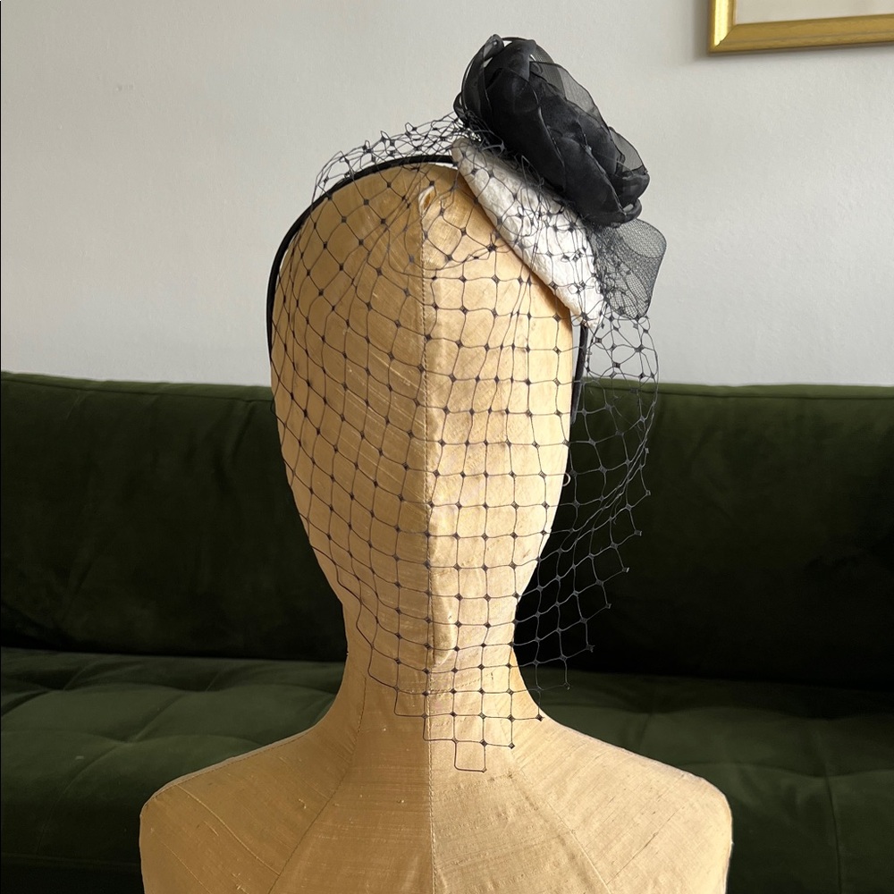 LADY JULIET BLACK AND IVORY LACE HEADBAND FASCINATOR WITH VEIL